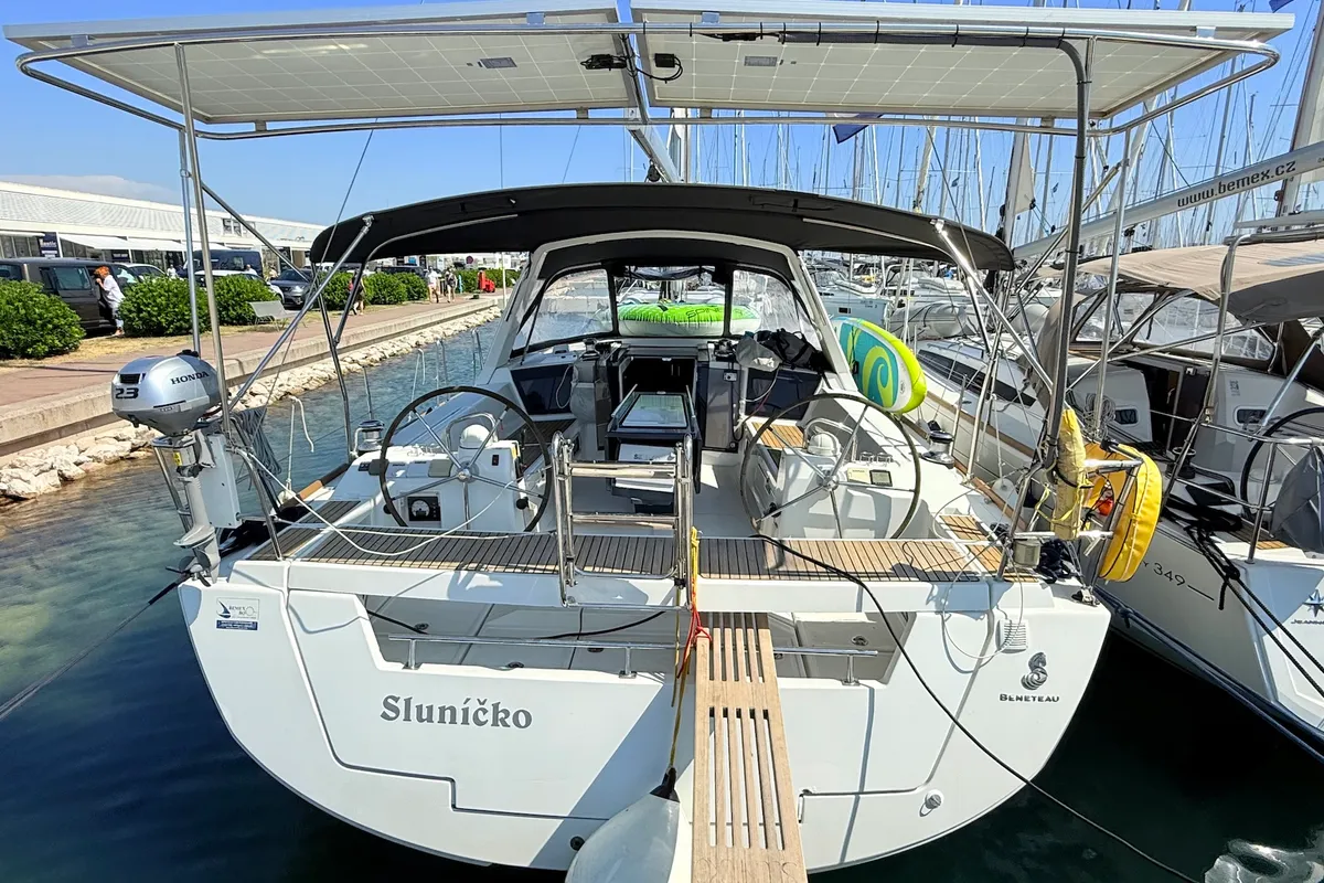 Exterior view of Sluničko, a Beneteau Oceanis 41 sailboat at Općina Sukošan, Croatia