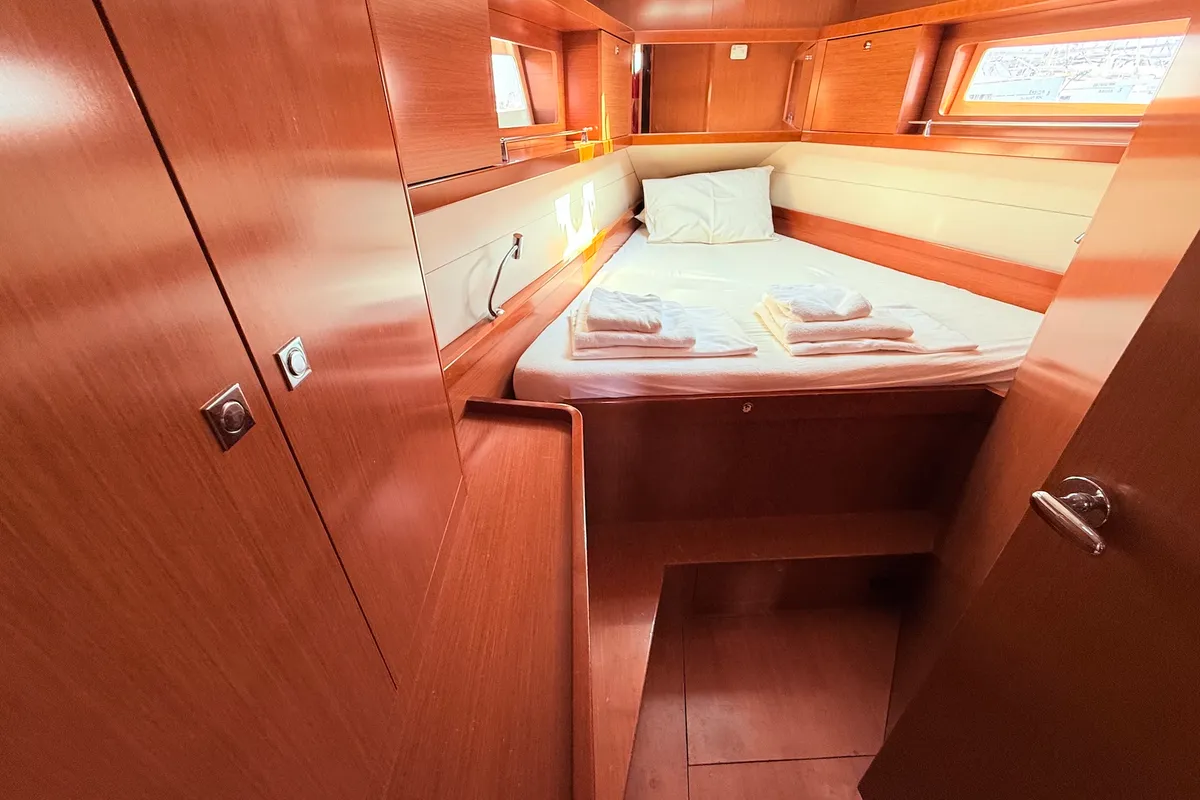 Cabin on Sluničko, a Beneteau Oceanis 41 sailboat at Općina Sukošan, Croatia