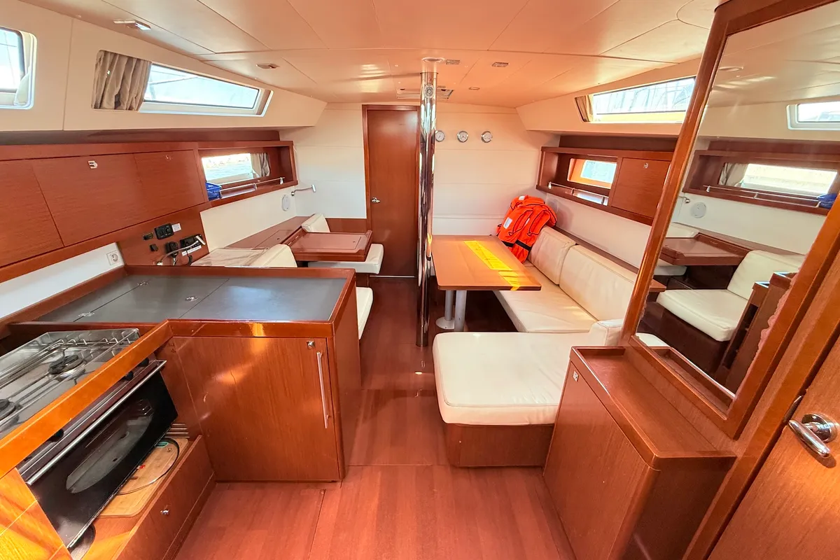 Salon of Sluničko, a Beneteau Oceanis 41 sailboat at Općina Sukošan, Croatia