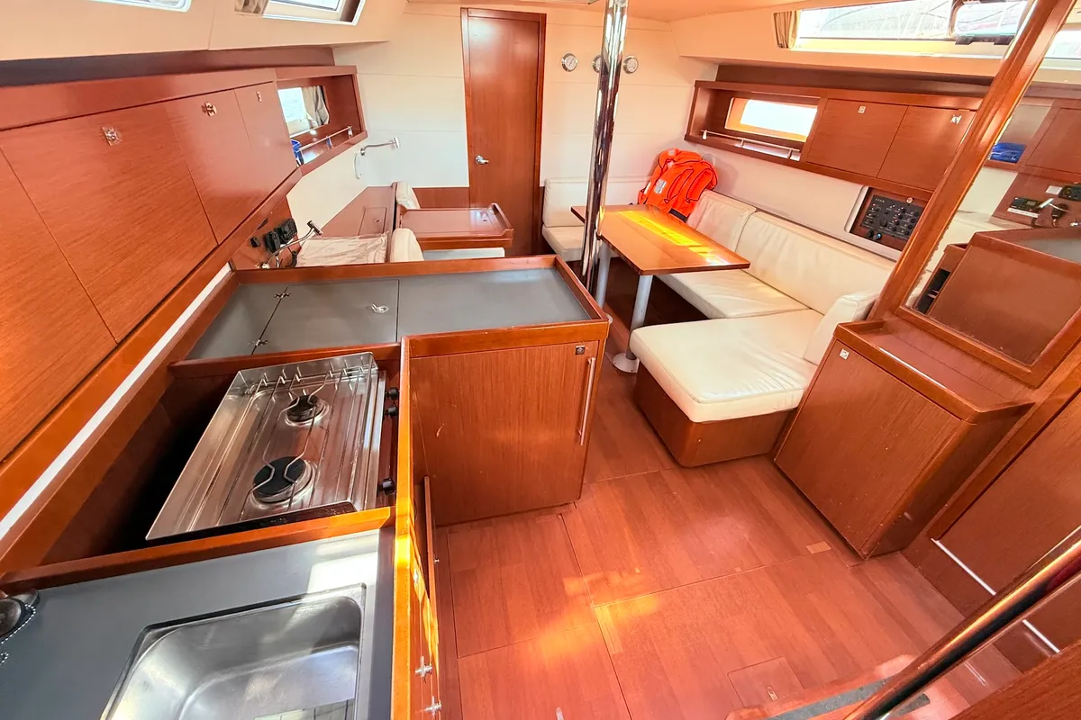Salon of Sluničko, a Beneteau Oceanis 41 sailboat at Općina Sukošan, Croatia