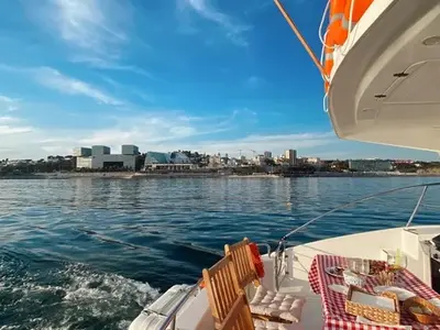 Salon of Comfort, a Fountaine Pajot Highland 35 catamaran at Lisbon, Portugal