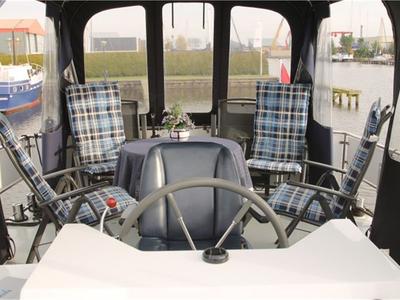 Cockpit of Antoinette, a De Drait Kotterjacht 12.2 GL motorboat at Woudsend, Netherlands