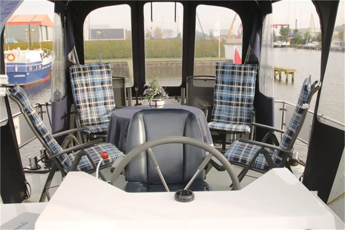 Cockpit of Antoinette, a De Drait Kotterjacht 12.2 GL motorboat at Woudsend, Netherlands