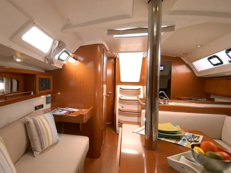 Salon of Dizzy Lizzy, a Beneteau Oceanis 34 sailboat at Altefähr, Germany