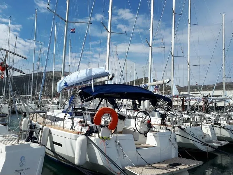 Exterior view of Tumbleweed, a Jeanneau Sun Odyssey 419 sailboat at Kontokali, Greece