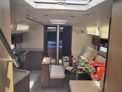 Salon of Namaka, a Beneteau Oceanis 46.1 sailboat at Tonnarella, Italy