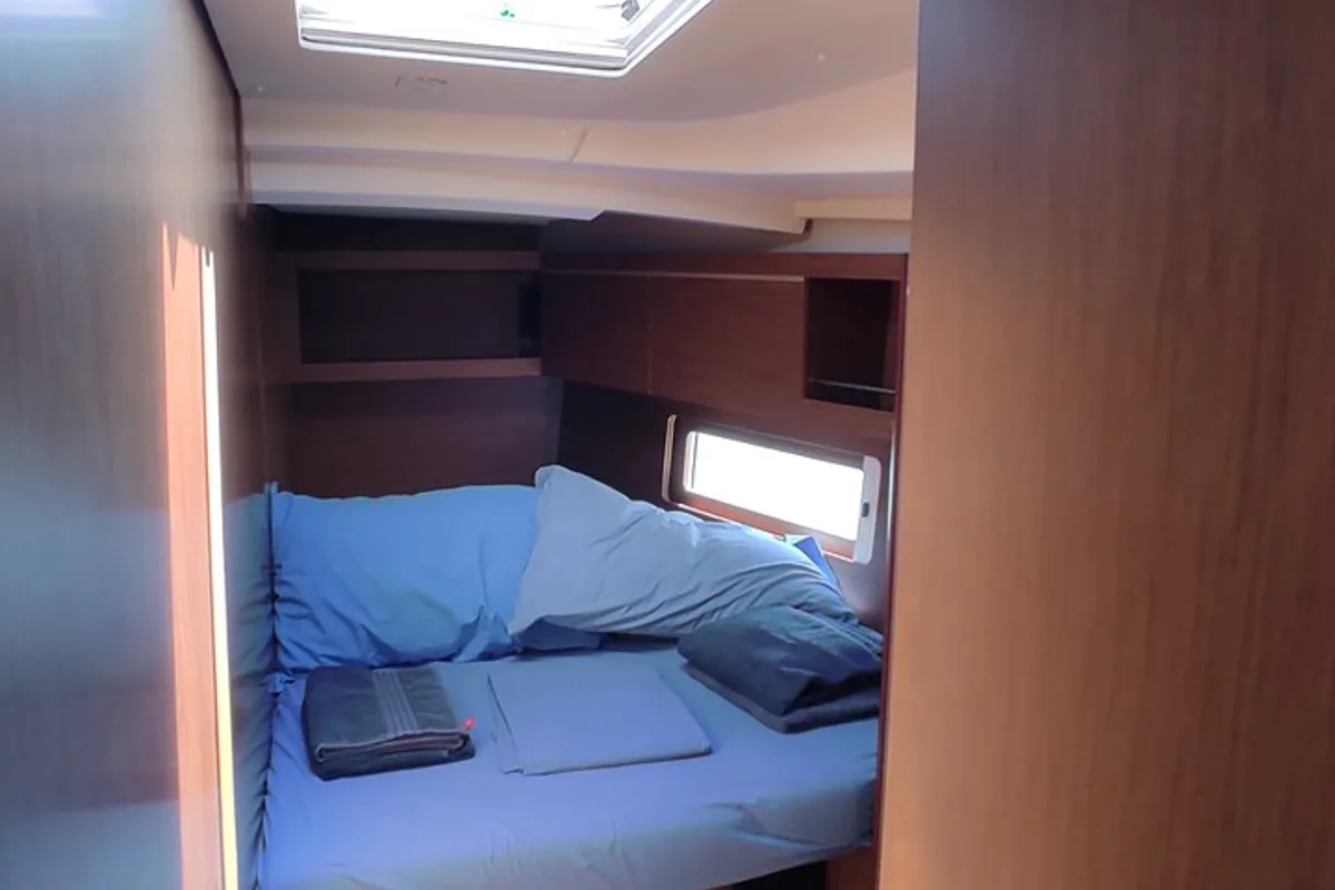 Cabin on Namaka, a Beneteau Oceanis 46.1 sailboat at Tonnarella, Italy