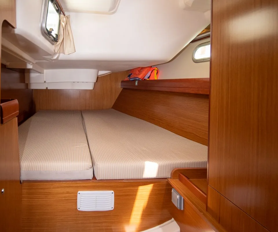 Cabin on Mila, a Jeanneau Sun Odyssey 42i sailboat at Volos Municipality, Greece