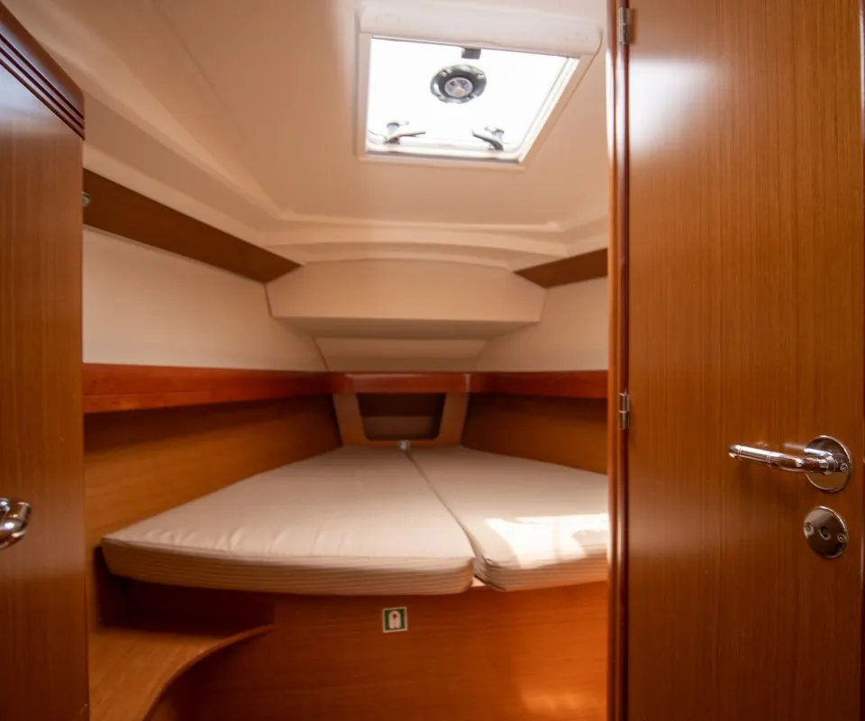 Cabin on Mila, a Jeanneau Sun Odyssey 42i sailboat at Volos Municipality, Greece