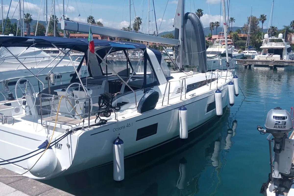 Cabin on Skat, a Beneteau Oceanis 46.1 sailboat at Tonnarella, Italy