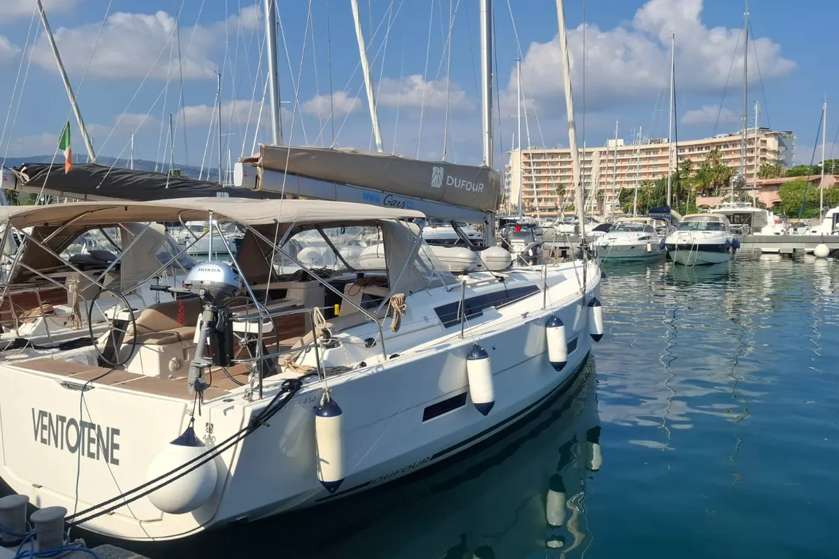 Exterior view of Dufour 430 GL, a sailboat at Tonnarella, Italy