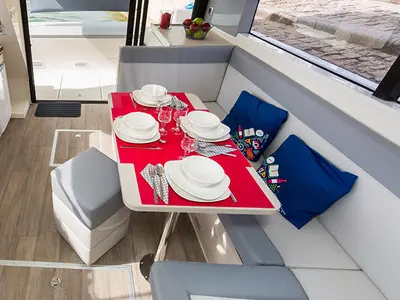 Salon of Horizon 1 - Premier 47, a Cygnet Horizon 1 motorboat at Homps, France