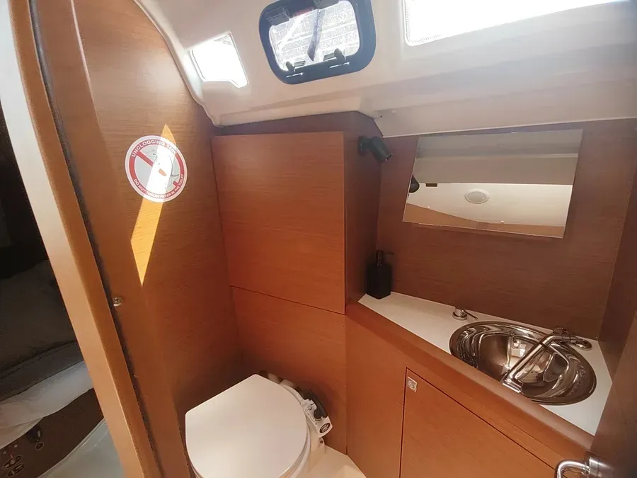Head on Fig, a Jeanneau Sun Odyssey 349 sailboat at Pula, Croatia