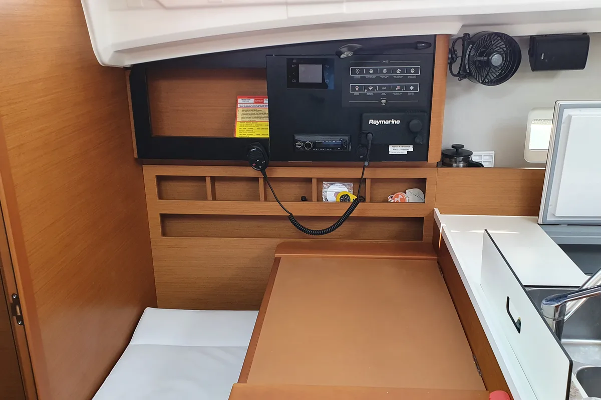 Salon of Kymothoe, a Jeanneau Sun Odyssey 410 sailboat at Volos Municipality, Greece