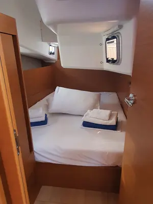 Cabin on Kymothoe, a Jeanneau Sun Odyssey 410 sailboat at Volos Municipality, Greece