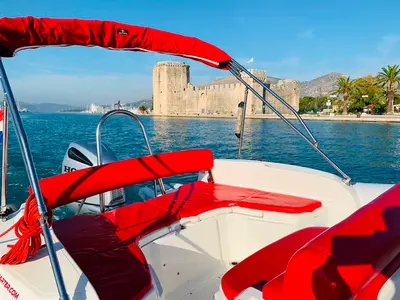 Deck of Marlin 790, a Marlin 790 Dynamic motorboat at Grad Trogir, Croatia