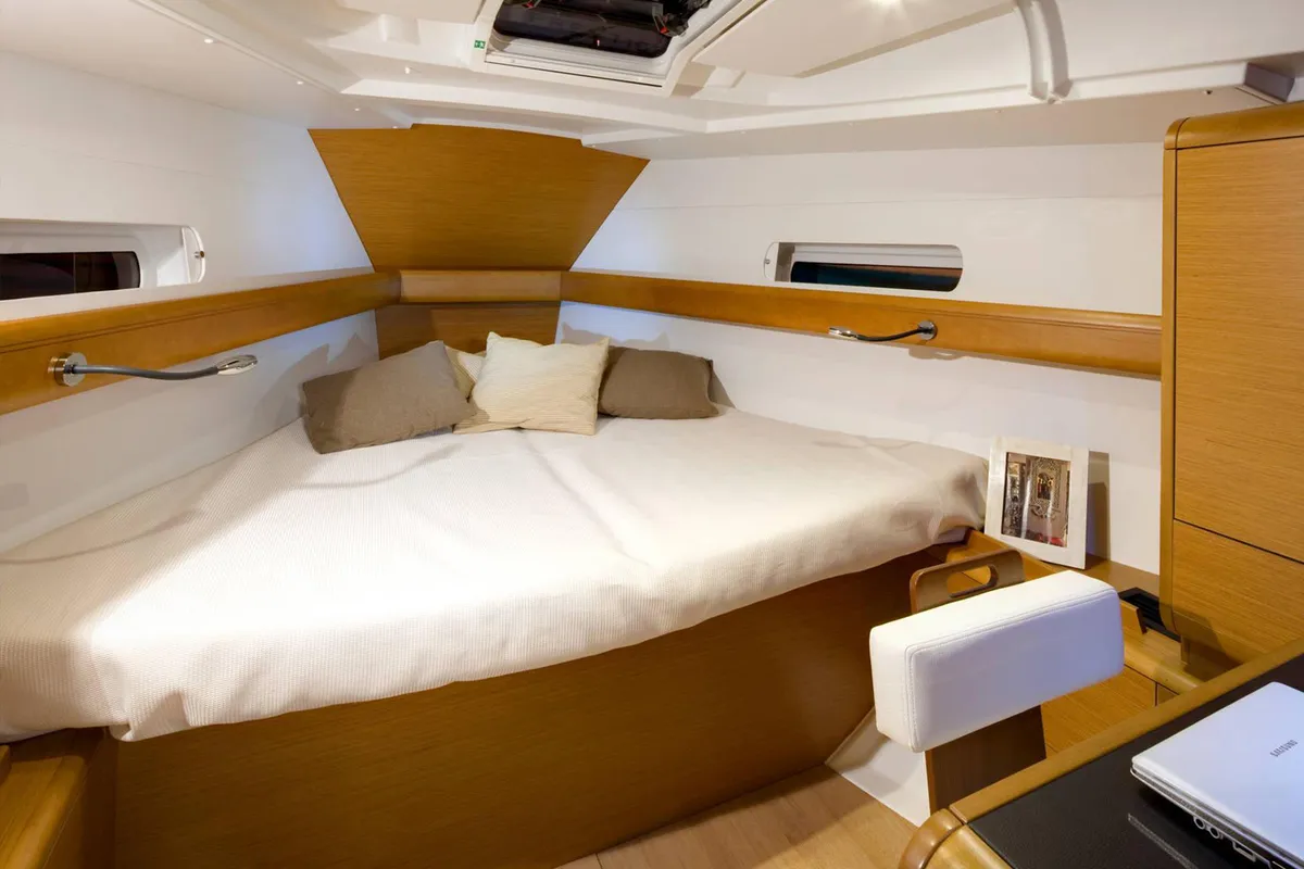 Cabin on Kinthia, a Jeanneau Sun Odyssey 419 sailboat at Thessaloniki, Greece