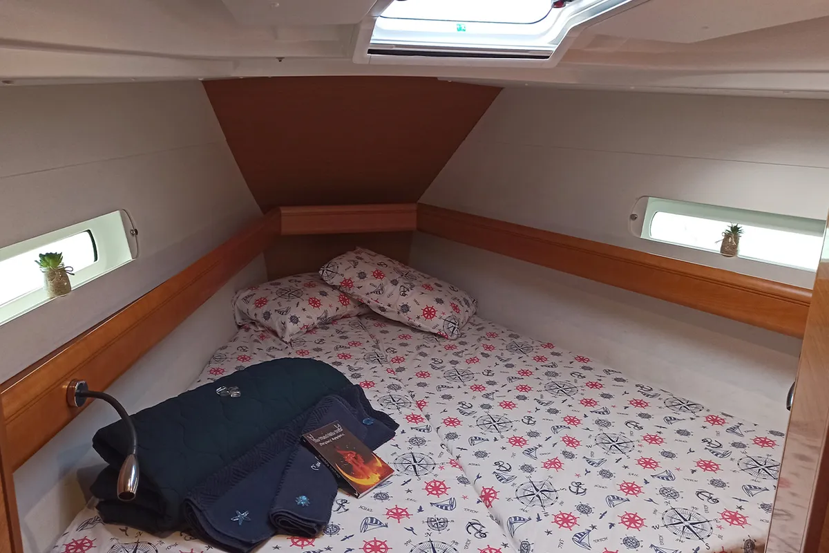 Cabin on Kinthia, a Jeanneau Sun Odyssey 419 sailboat at Thessaloniki, Greece