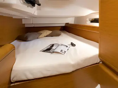 Cabin on Kinthia, a Jeanneau Sun Odyssey 419 sailboat at Thessaloniki, Greece