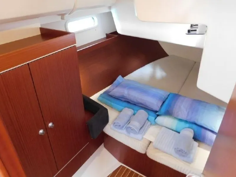 Cabin on Mickey, a Hanse 415 sailboat at Primošten, Croatia