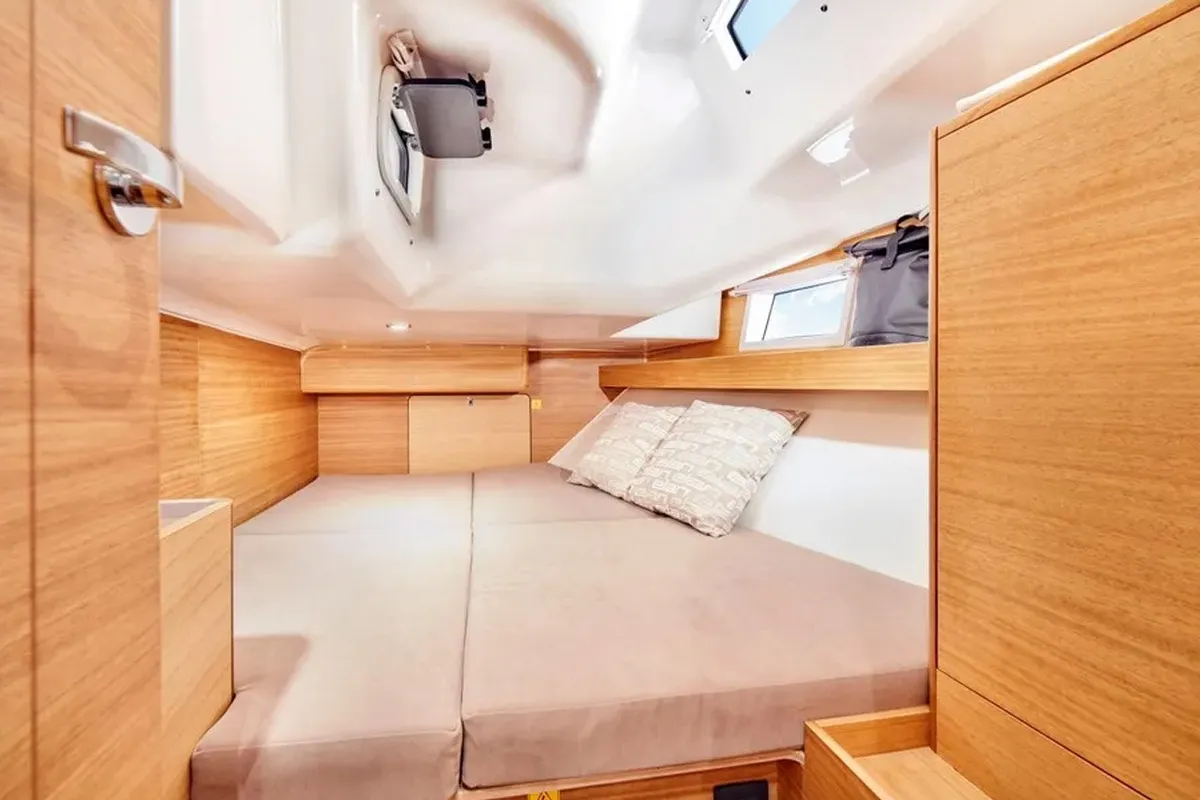 Cabin on Oto, a Elan Impression 40.1 sailboat at Grad Šibenik, Croatia