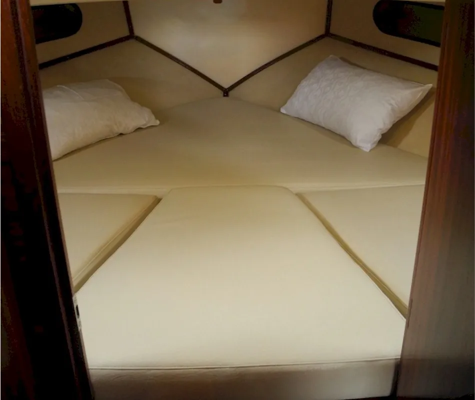 Cabin on Ana, a SAS - Vektor Adria 28 Luxus motorboat at Brbinj, Croatia