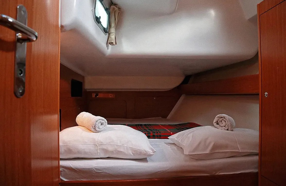 Cabin on Hermes, a Beneteau Cyclades 43.4 sailboat at Preveza, Greece