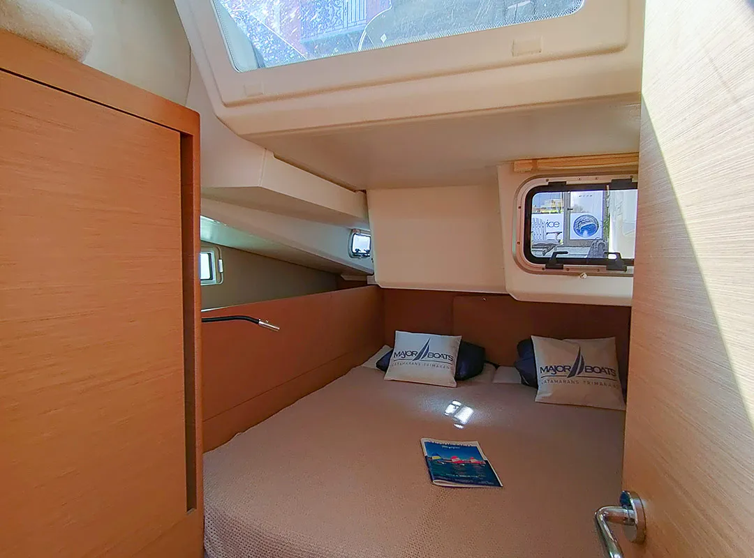 Cabin on Sterenn, a Jeanneau Sun Odyssey 440 sailboat at Grimaud, France