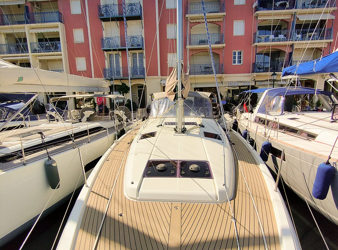 Exterior view of Sterenn, a Jeanneau Sun Odyssey 440 sailboat at Grimaud, France