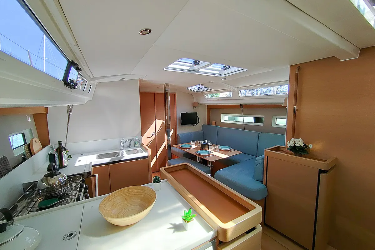 Salon of Sterenn, a Jeanneau Sun Odyssey 440 sailboat at Grimaud, France