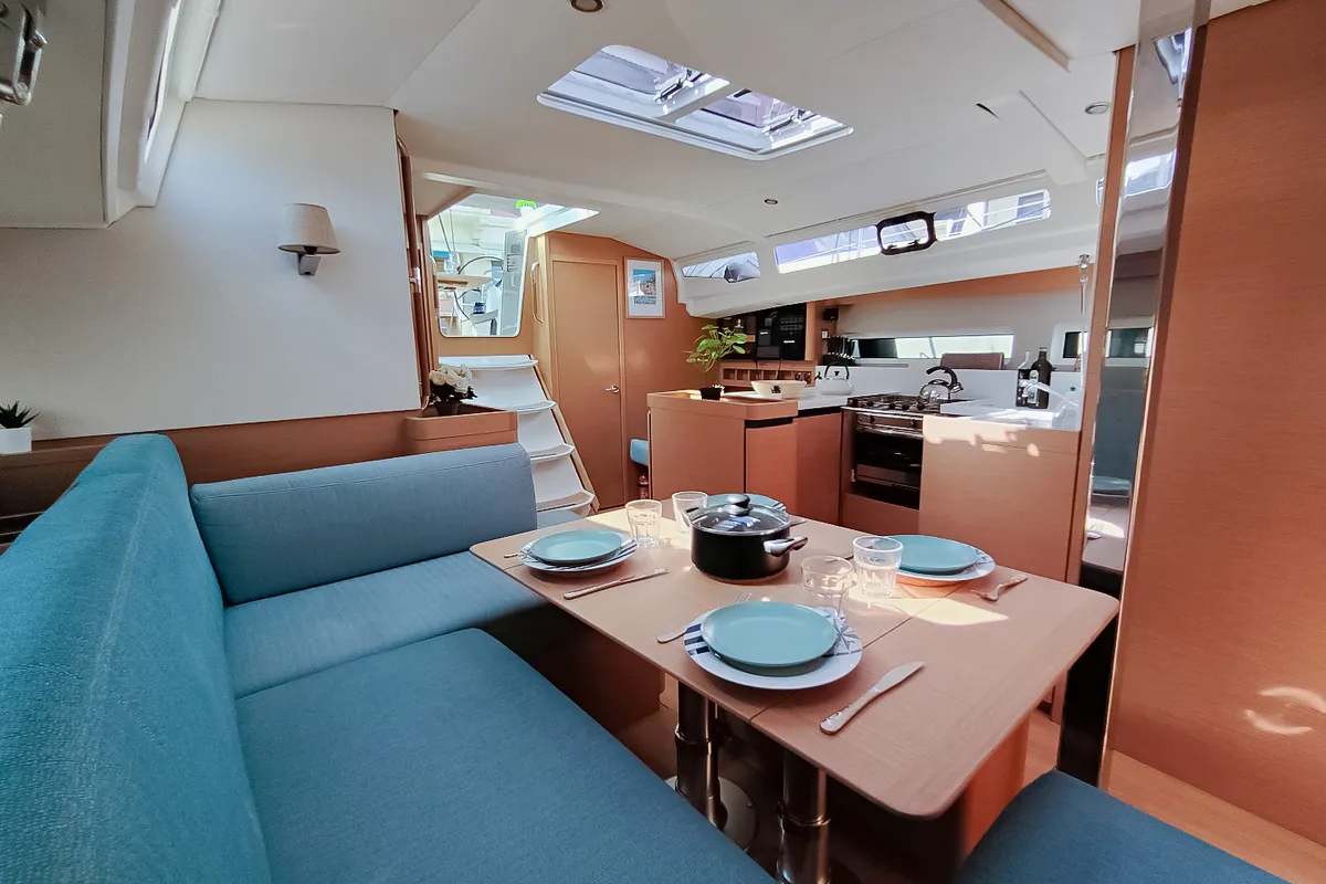 Salon of Sterenn, a Jeanneau Sun Odyssey 440 sailboat at Grimaud, France