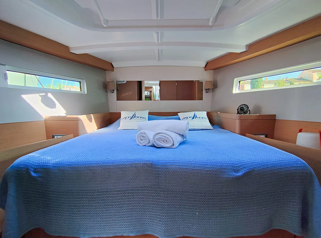 Cabin on Sterenn, a Jeanneau Sun Odyssey 440 sailboat at Grimaud, France