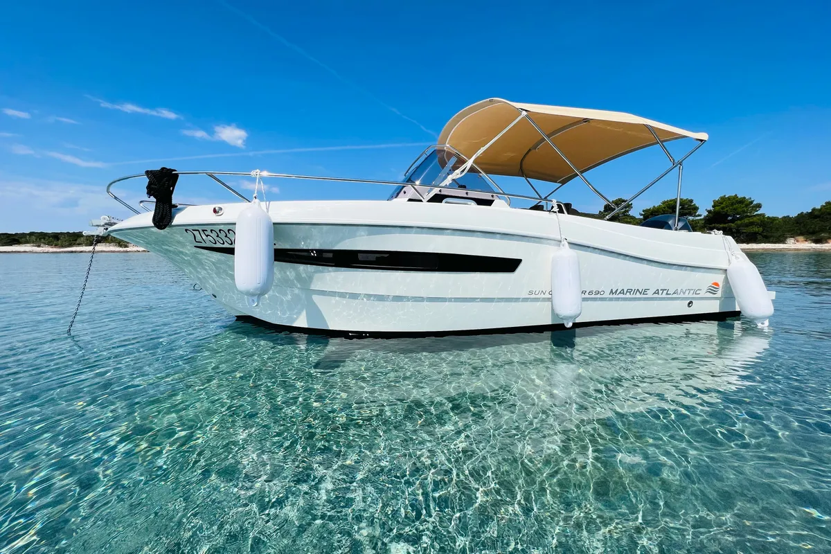 Exterior view of 275322ML, a Atlantic Marine Sun Cruiser 690 motorboat at Mali Lošinj, Croatia