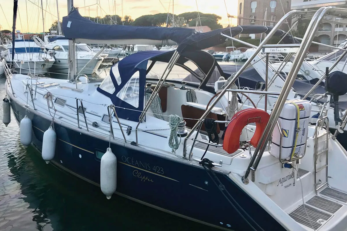 Exterior view of L'Alliance, a Beneteau Oceanis 423 sailboat at Hyères, France