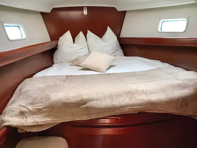 Cabin on L'Alliance, a Beneteau Oceanis 423 sailboat at Hyères, France