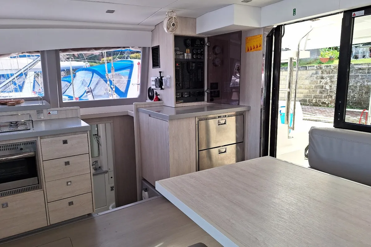 Annemarie, a Leopard 40 catamaran at Tonnarella, Italy