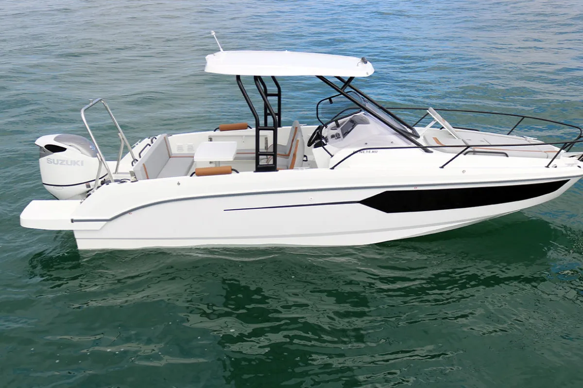 Exterior view of Beneteau Flyer 8 SUNdeck, a motorboat at Punat, Croatia