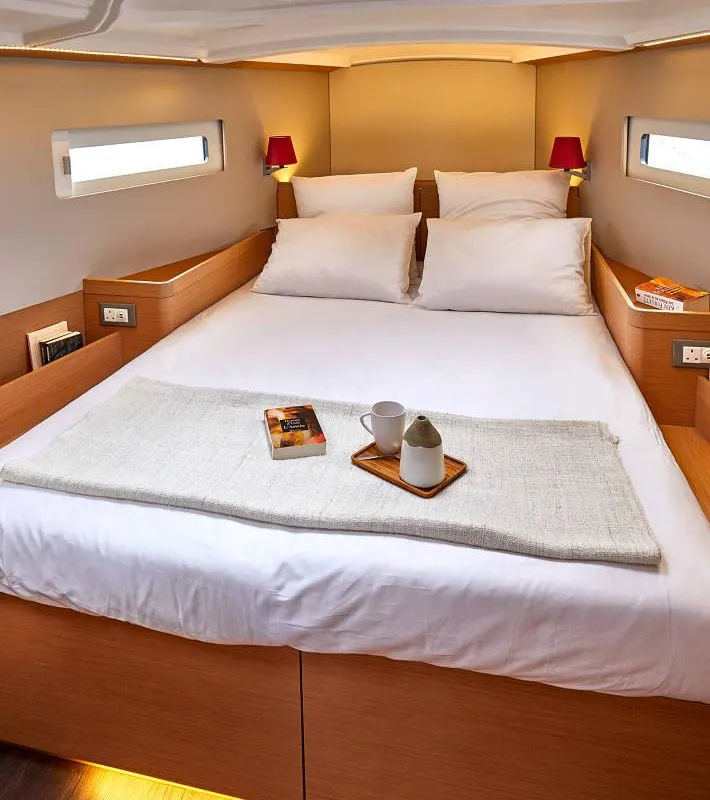 Cabin on Oliver, a Jeanneau Sun Odyssey 410 sailboat at Primošten, Croatia