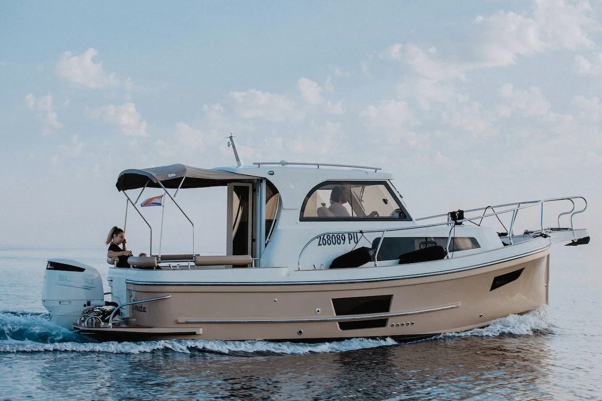 Exterior view of H8, a Leidi 800R motorboat at Grad Pula, Croatia