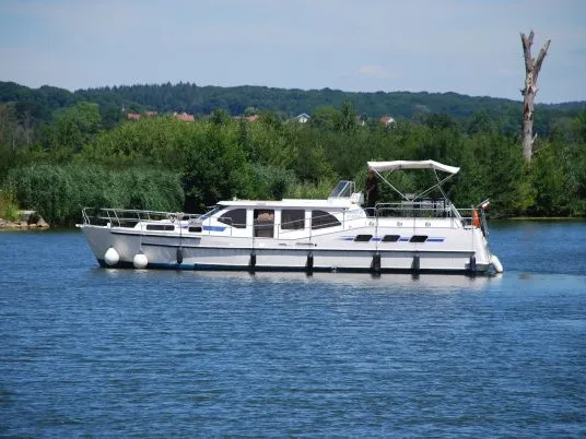 2504, a America 50 motorboat at Savoyeux, France