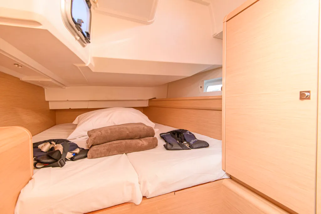 Cabin on Birbona, a Jeanneau Sun Odyssey 449 sailboat at San Vincenzo, Italy