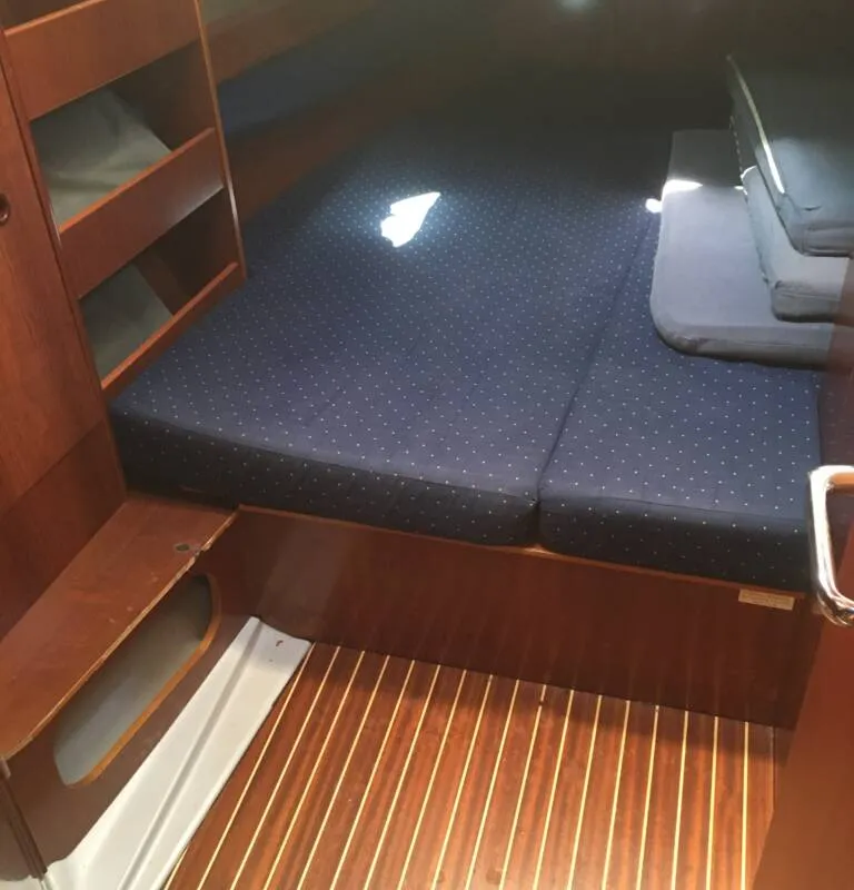 Cabin on Jazz and Blues, a Beneteau Oceanis 423 sailboat at Nettuno, Italy