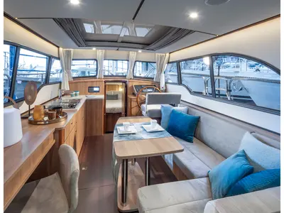 Salon of Isolde, a Linssen Grand Sturdy 29.9 Sedan motor yacht at Werder (Havel), Germany