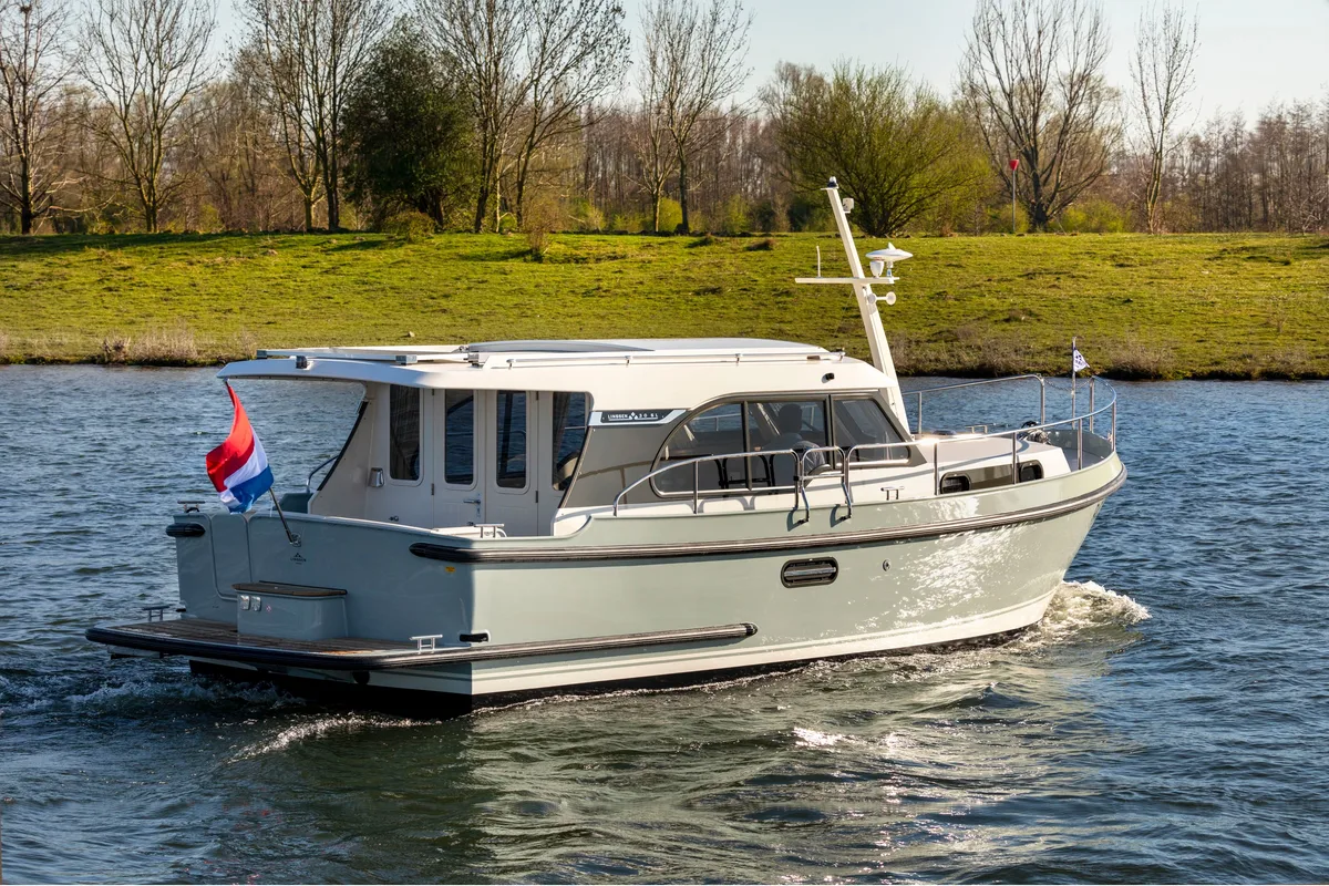 Exterior view of Isolde, a Linssen Grand Sturdy 29.9 Sedan motor yacht at Werder (Havel), Germany