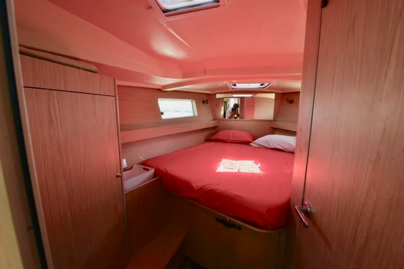 Cabin on Tenuta delle Ripalte, a Beneteau Oceanis 41.1 sailboat at Cecina, Italy