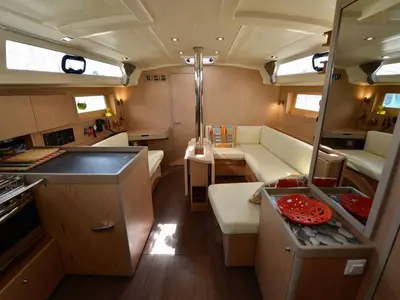 Salon of Tenuta delle Ripalte, a Beneteau Oceanis 41.1 sailboat at Cecina, Italy