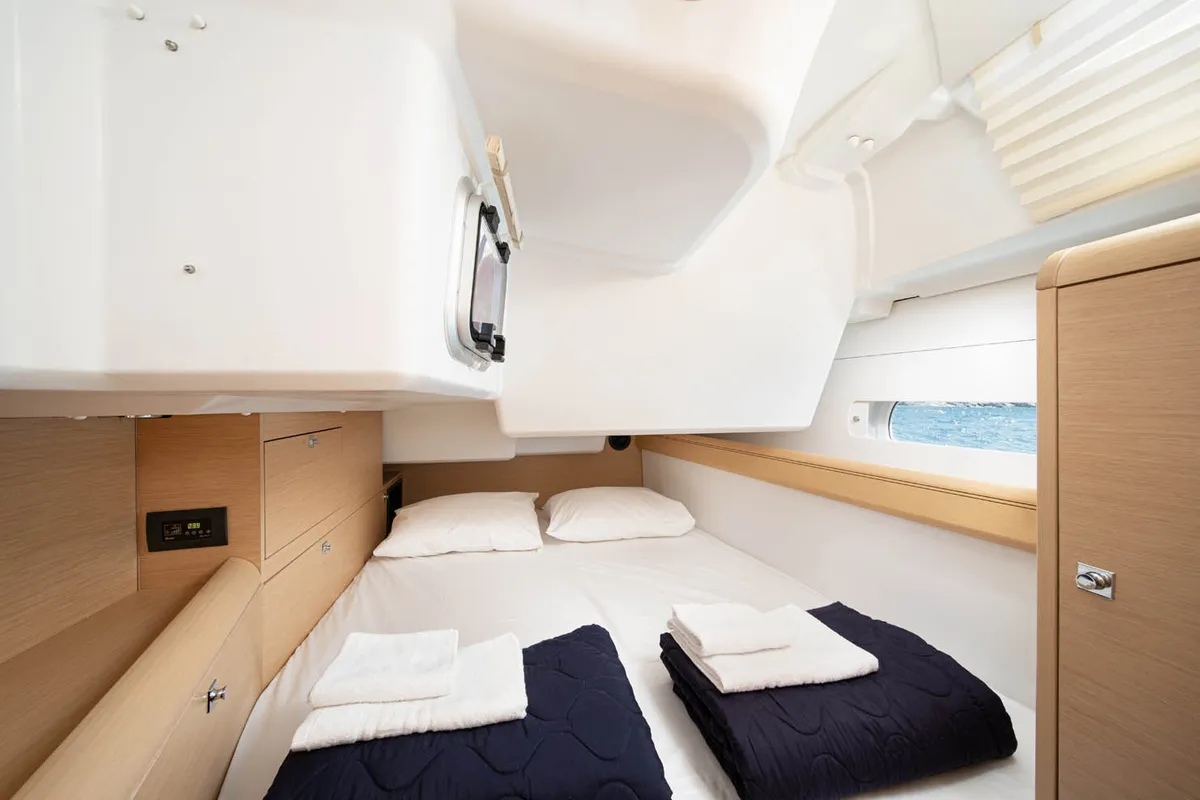 Cabin on Aethra, a Jeanneau Sun Odyssey 519 sailboat at Athens, Greece