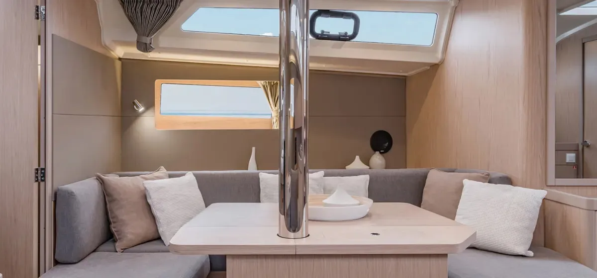 Salon of Sunsail 41.1 Classic, a Beneteau Oceanis 411 sailboat at Cannigione, Italy