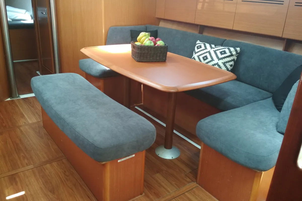 Salon of Barbera, a Beneteau Cyclades 43.4 sailboat at Volos, Greece