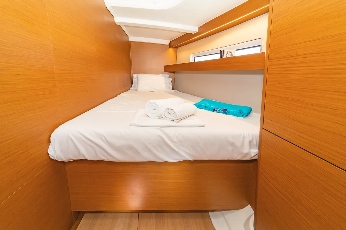 Cabin on Esperos, a Jeanneau Sun Odyssey 440 sailboat at Volos, Greece